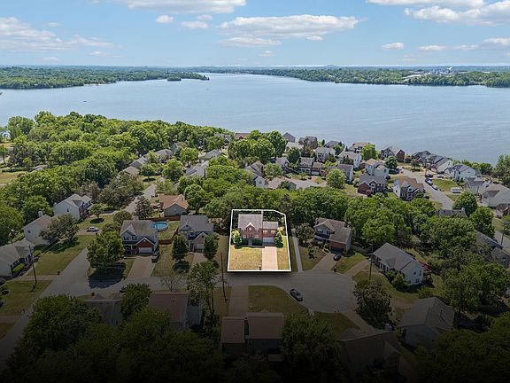 4th image of 105 Hampton Ct