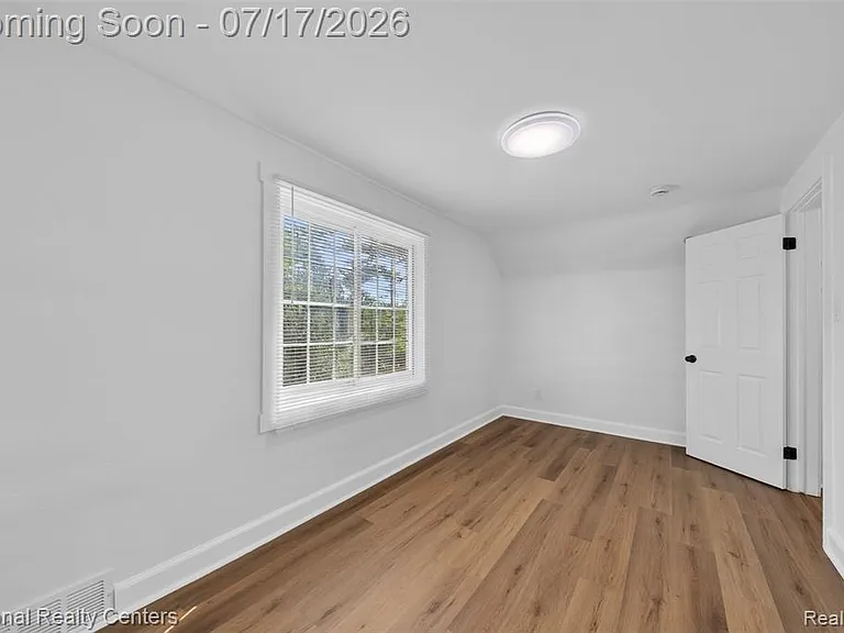 13527 Winthrop St — Photo 37