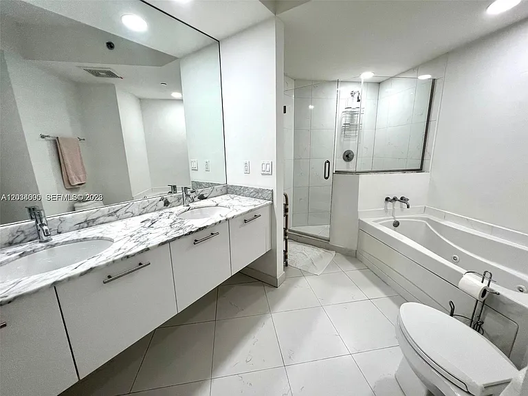 500 Brickell Ave #1410 — Photo 13