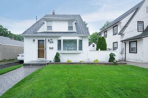 1st image of 570 2nd Ave