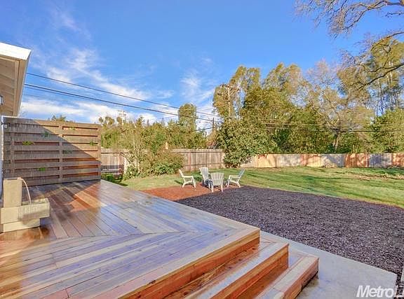 5th image of 814 El Encino Way