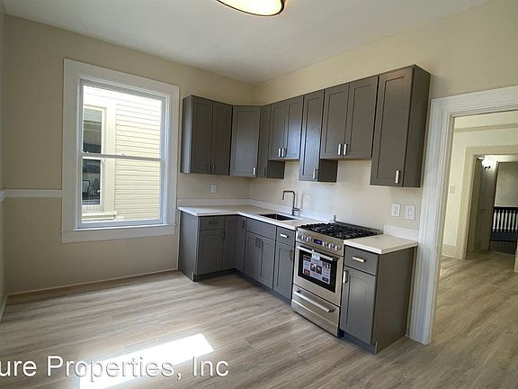 2nd image of 2059 Market St #42