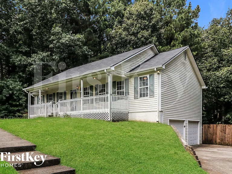 82 Broadlands Dr — Photo 2