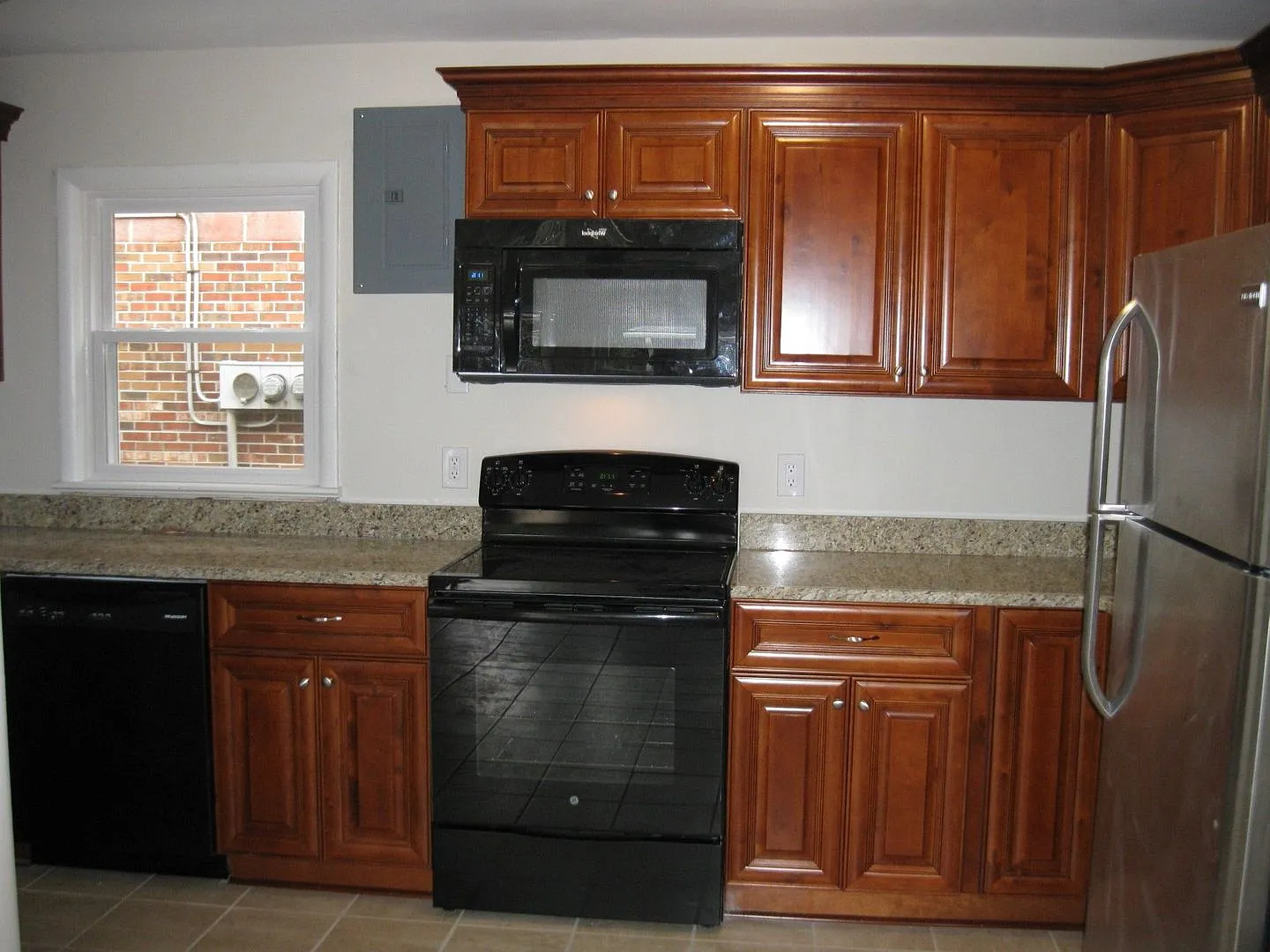 430 Staten St — Photo 3