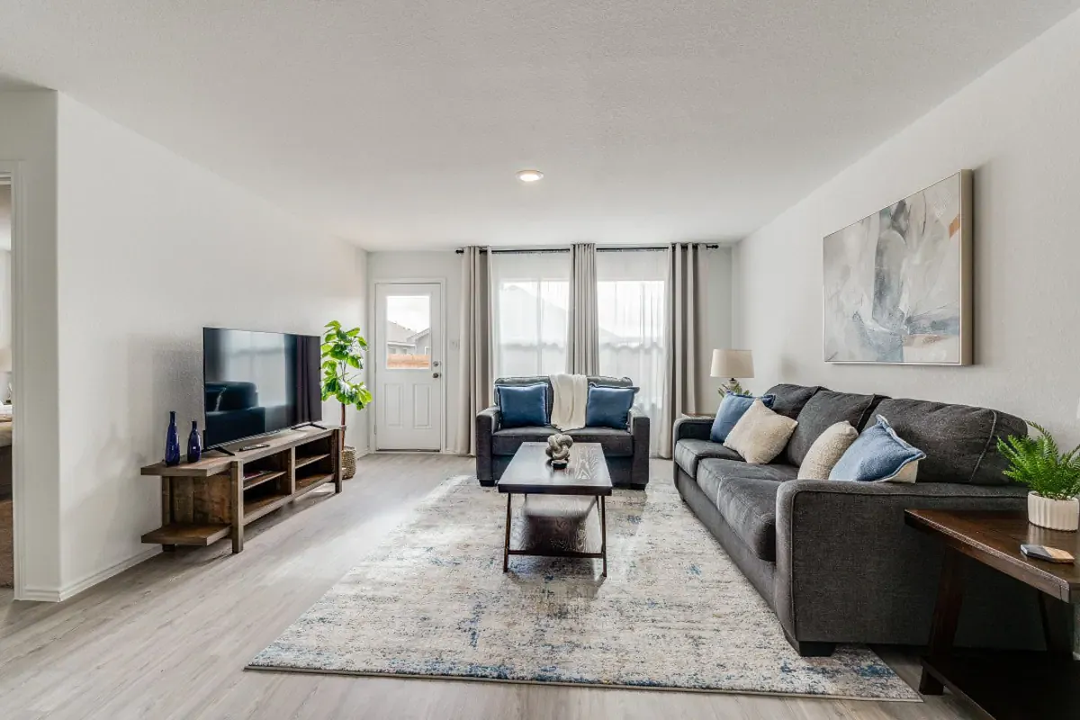 3 bed, $3,500 — Photo 2