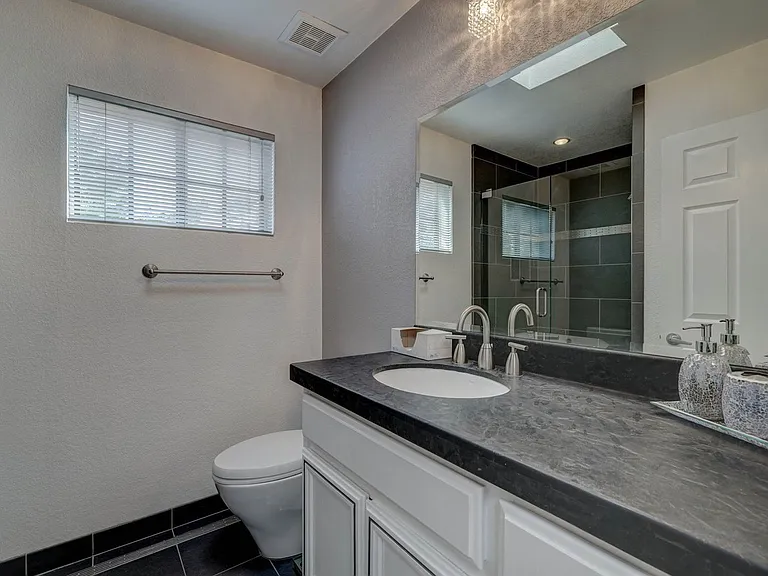 6141 N 28th Pl — Photo 19