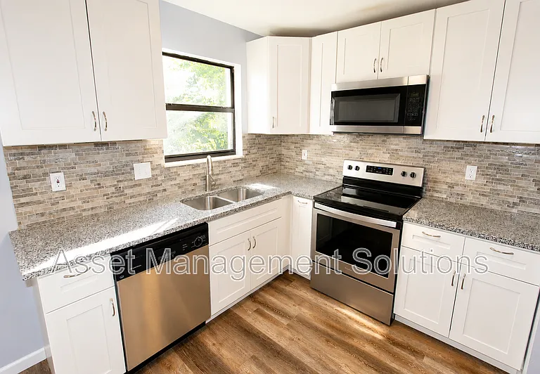 1 Oak Point Dr — Photo 5