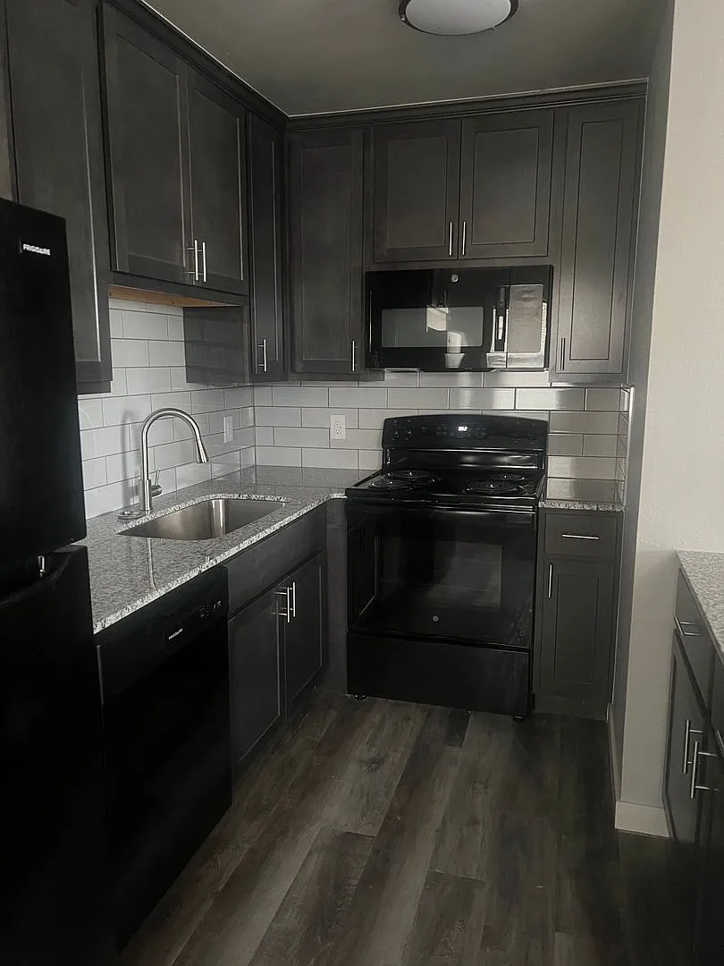 Woodgate Apartments — Photo 3