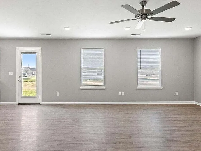 8109 Driftwood Loop — Photo 8