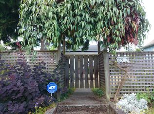 2327 N 64th St, Seattle, WA 98103