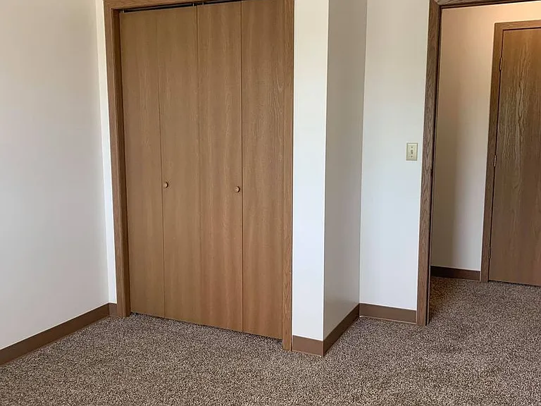 Dakota E & W Apartments — Photo 52