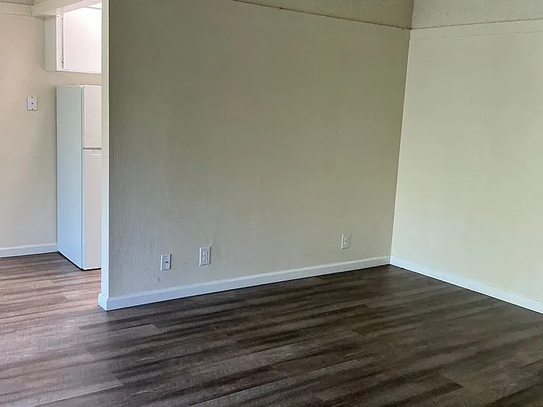 Laurel Glen — Photo 20