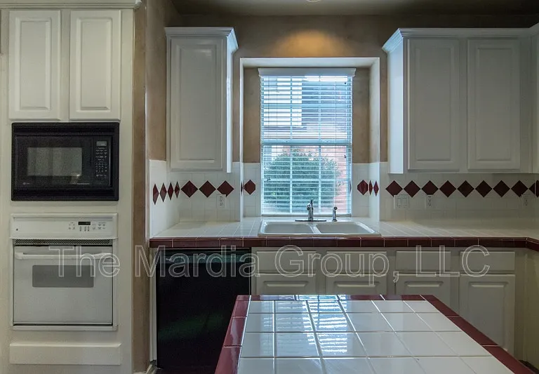 5403 Exeter Dr — Photo 13