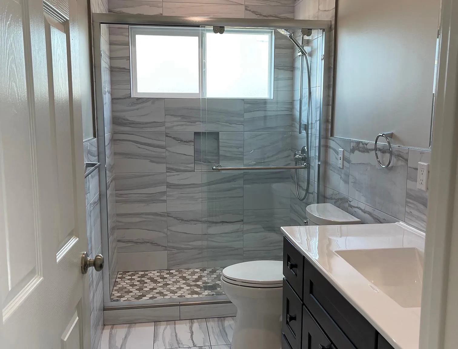2 bed, 850 sqft, $3,200 — Photo 3