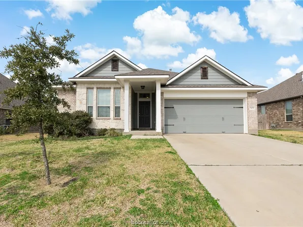 7408 Masters Dr, Navasota, TX 77868