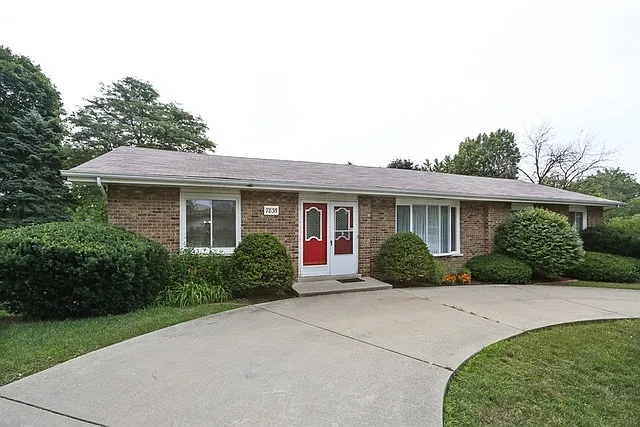 7835 Clarendon Hills Rd photo 1