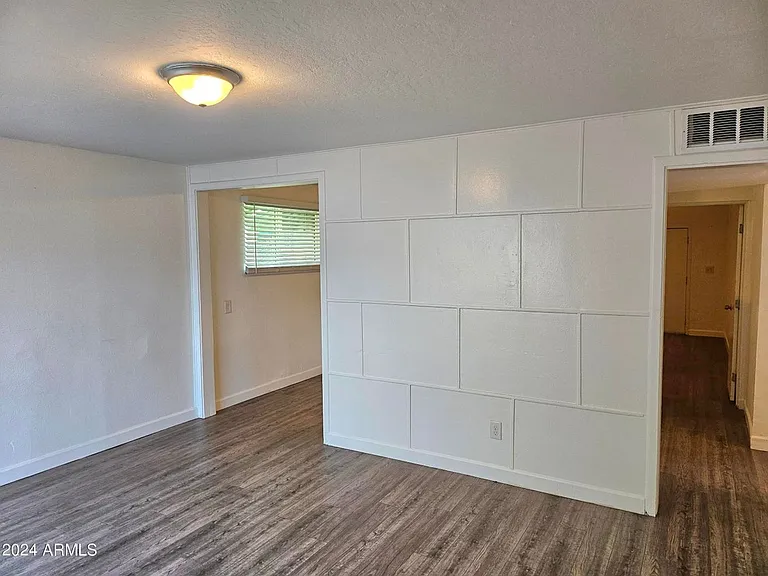 9238 N 7th Ave — Photo 11