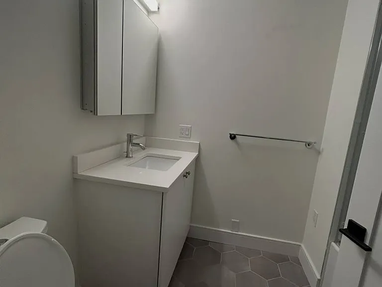 104-106 Warren St #1 — Photo 5