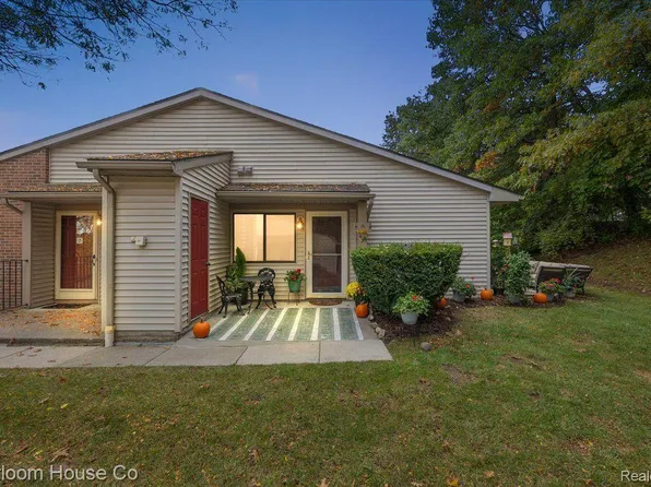 423 Water Tower Cir, Brighton, MI 48116