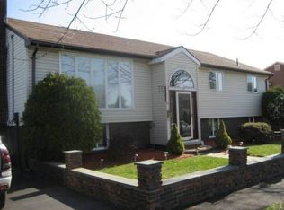 10 Pevwell Dr, Saugus, MA 01906