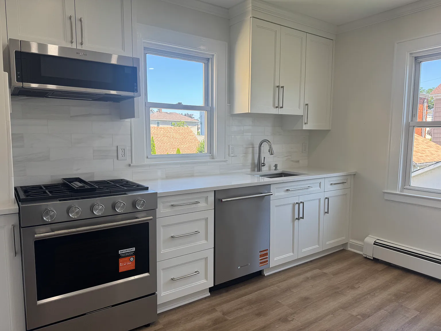 2 bed, 950 sqft, $3,300 — Photo 4