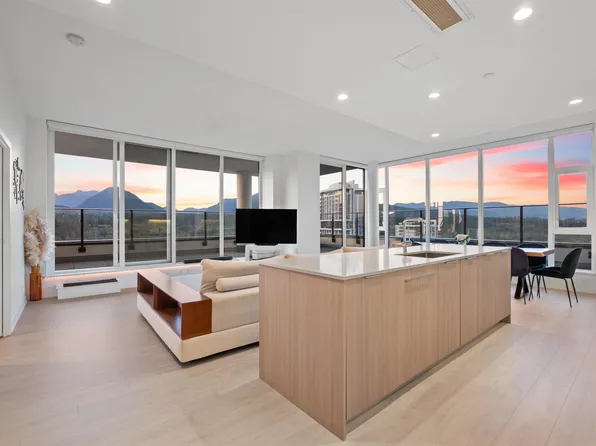1401 Hunter St, North Vancouver, BC V7J 1H3