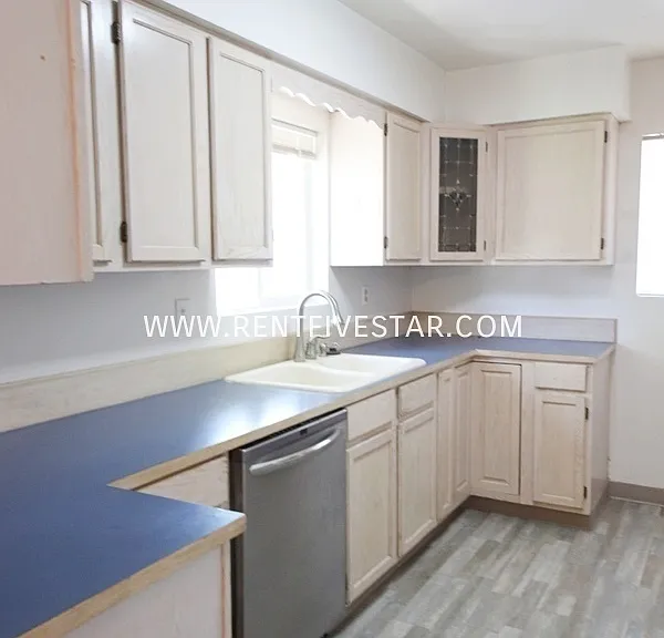 366 McKinley Ave — Photo 6