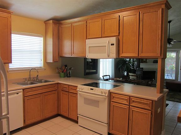 4th image of 3208 Emerson Ln