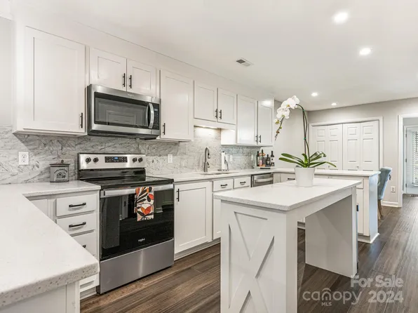 7414 Red Oak Ln, Charlotte, NC 28226