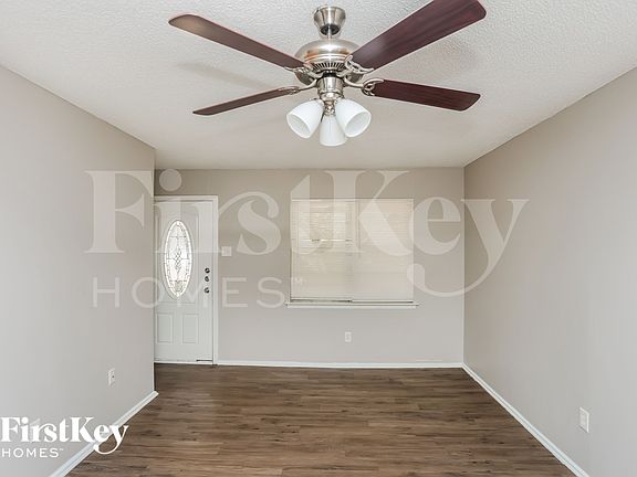 3rd image of 604 Stonewall Dr