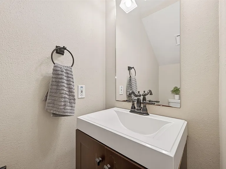 23035 Canal Rd — Photo 38