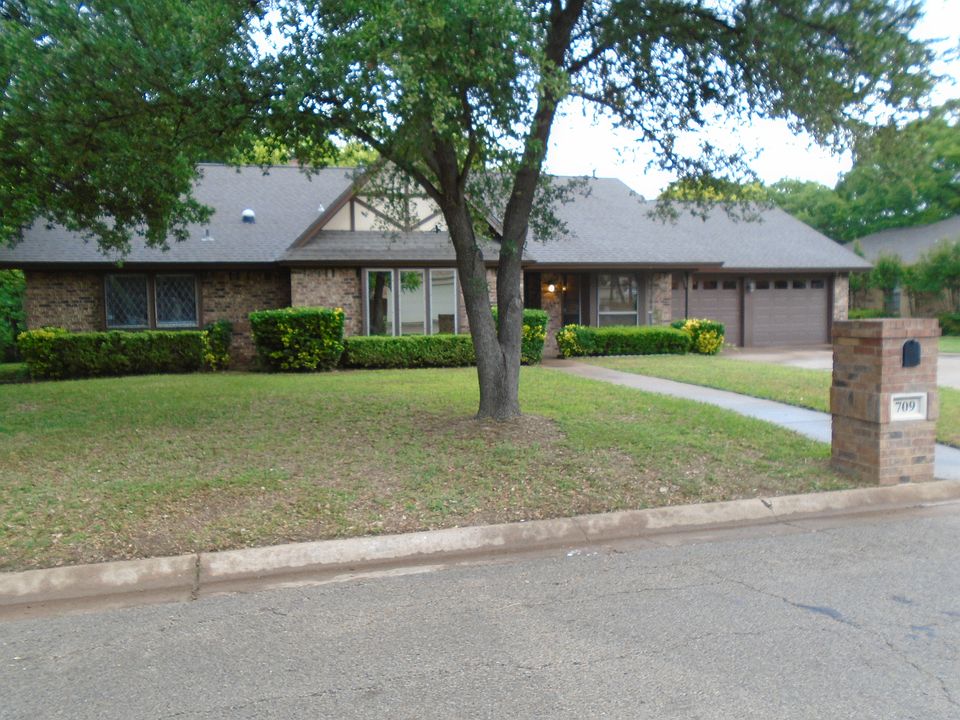 1st image of 709 E Murco Dr