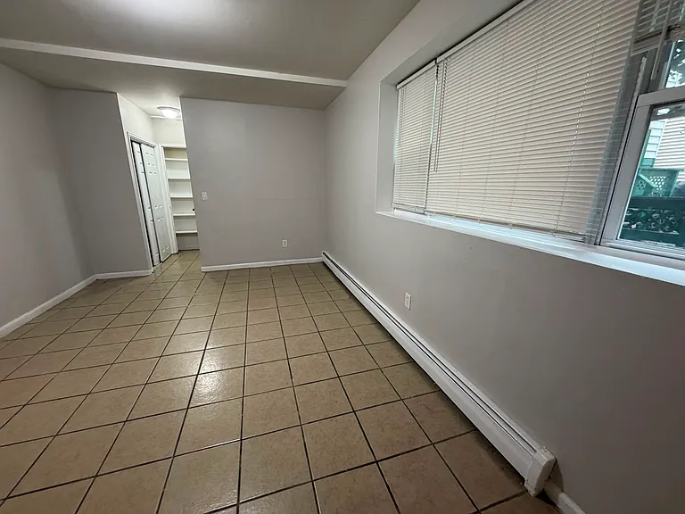 184 Fairview Ave #21E — Photo 2