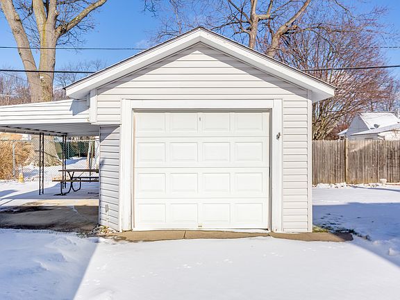 1 car detached garage