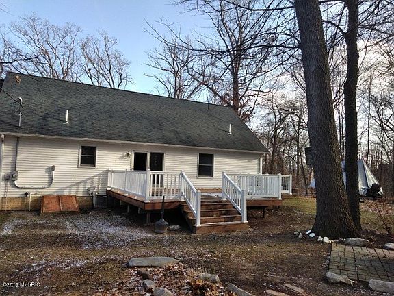 4th image of 10024 Southlawn Cir