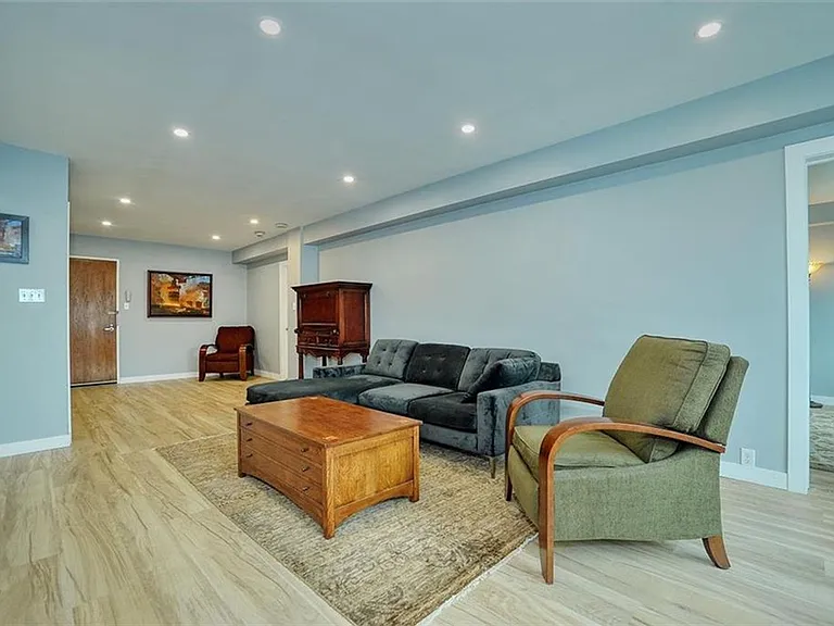 320 Fort Duquesne Blvd #12M — Photo 8