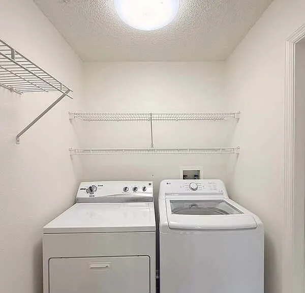 240 Center Oak Cir — Photo 36