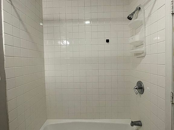 5th image of 614 E Jefferson St APT 1