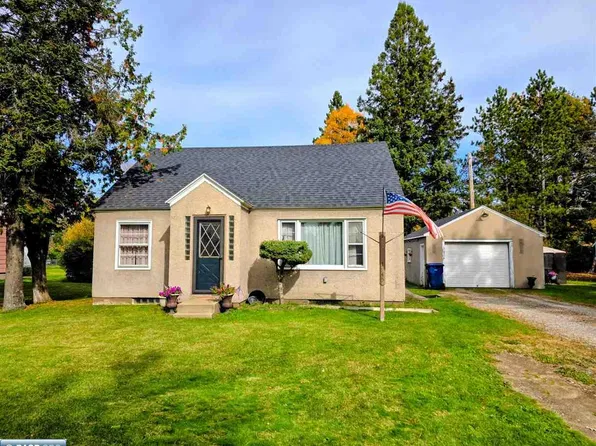 1945 E 26th St, Hibbing, MN 55746