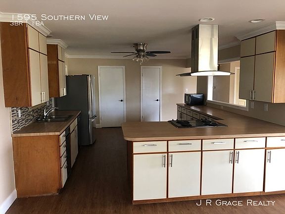 3rd image of 1595 Southern Vw