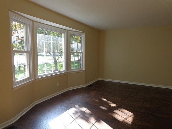 4th image of 3704 Woodfield Ln