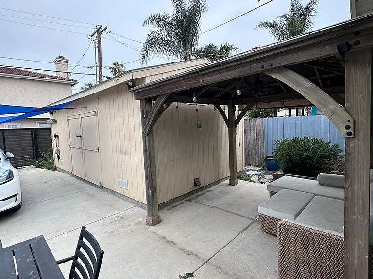 239 Elder Ave — Photo 16