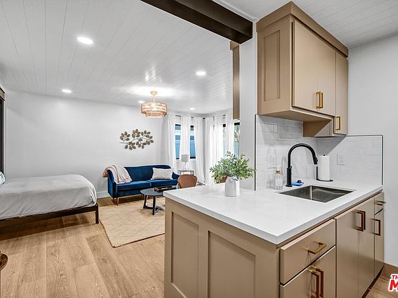 4th image of 1083 Montauk Ln #1
