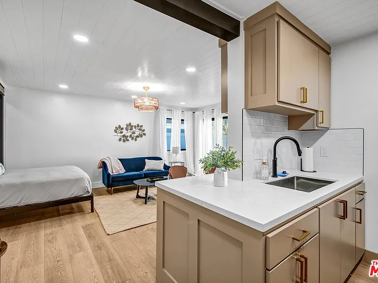 1083 Montauk Ln #1 — Photo 4