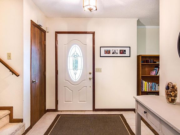 6642 Rivercrest Drive-print-004-15-Entry