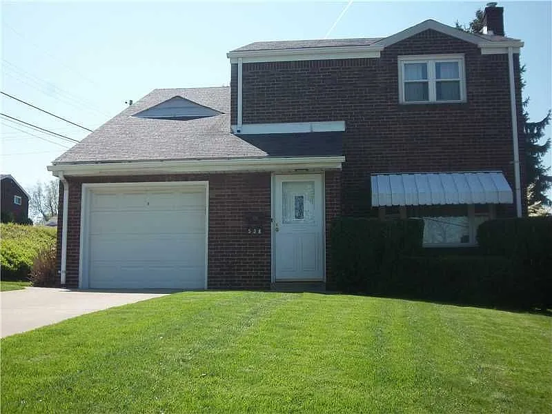 538 Moore Ave photo 1