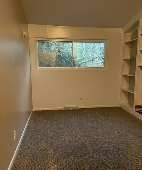 210 Charleston Ave — Photo 13