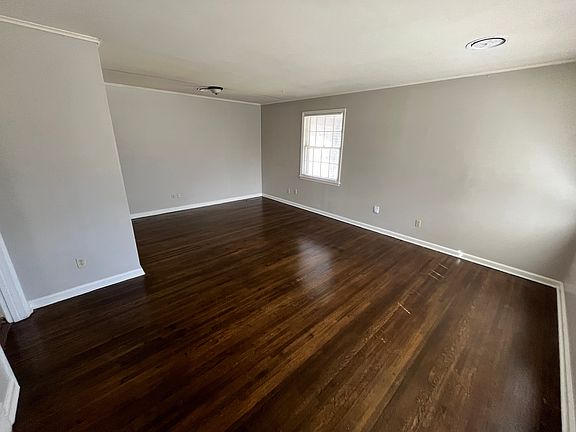 3rd image of 1311 Randall Dr