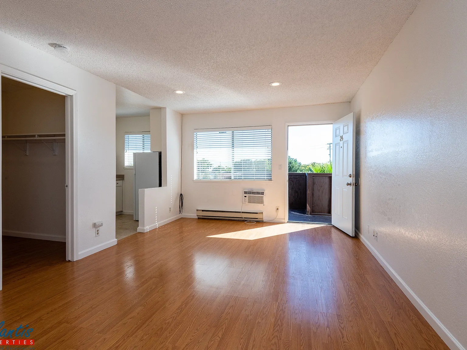 Studio, 425 sqft, $1,895 — Photo 3