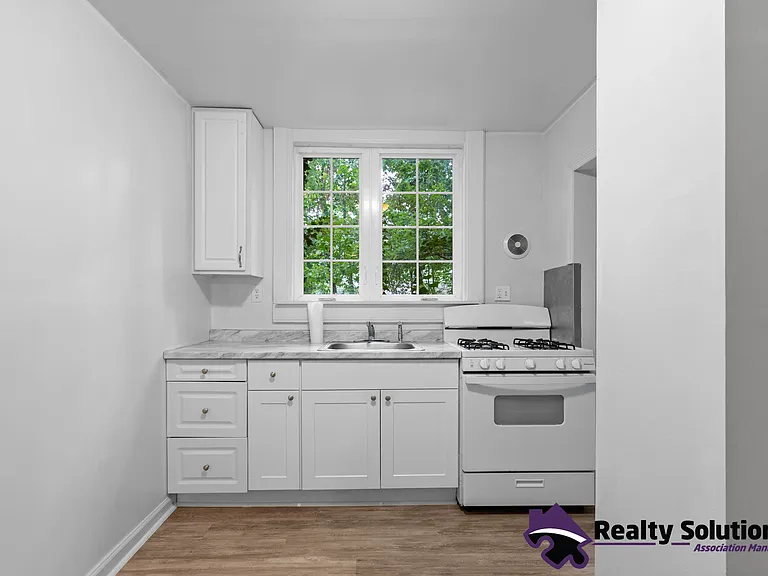 733 E Cherry St — Photo 8